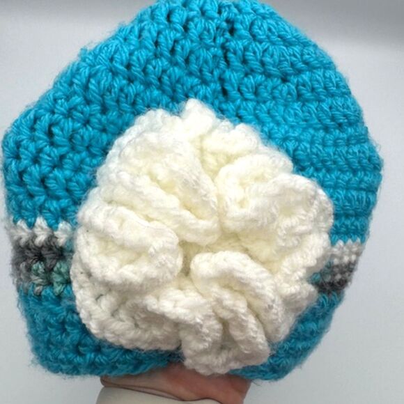 Handmade Women’s Blue Crochet Beanie White Flower Stripe Winter Hat Grannycore - Picture 9 of 9